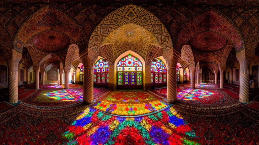 Fascinating and hypnotizing arches of mosques