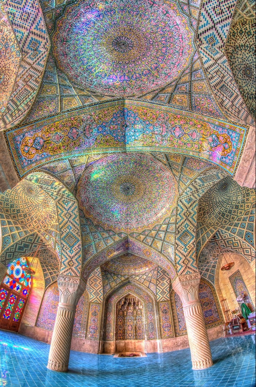 Fascinating and hypnotizing arches of mosques
