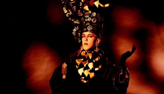 Fashion Without Borders: How Outrageous Scarlett Cannon Changed the Concept of Style