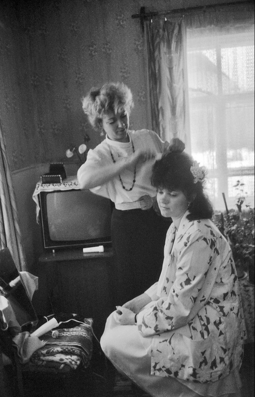 Features of a Soviet-style wedding celebration Features of a Soviet-style wedding celebration