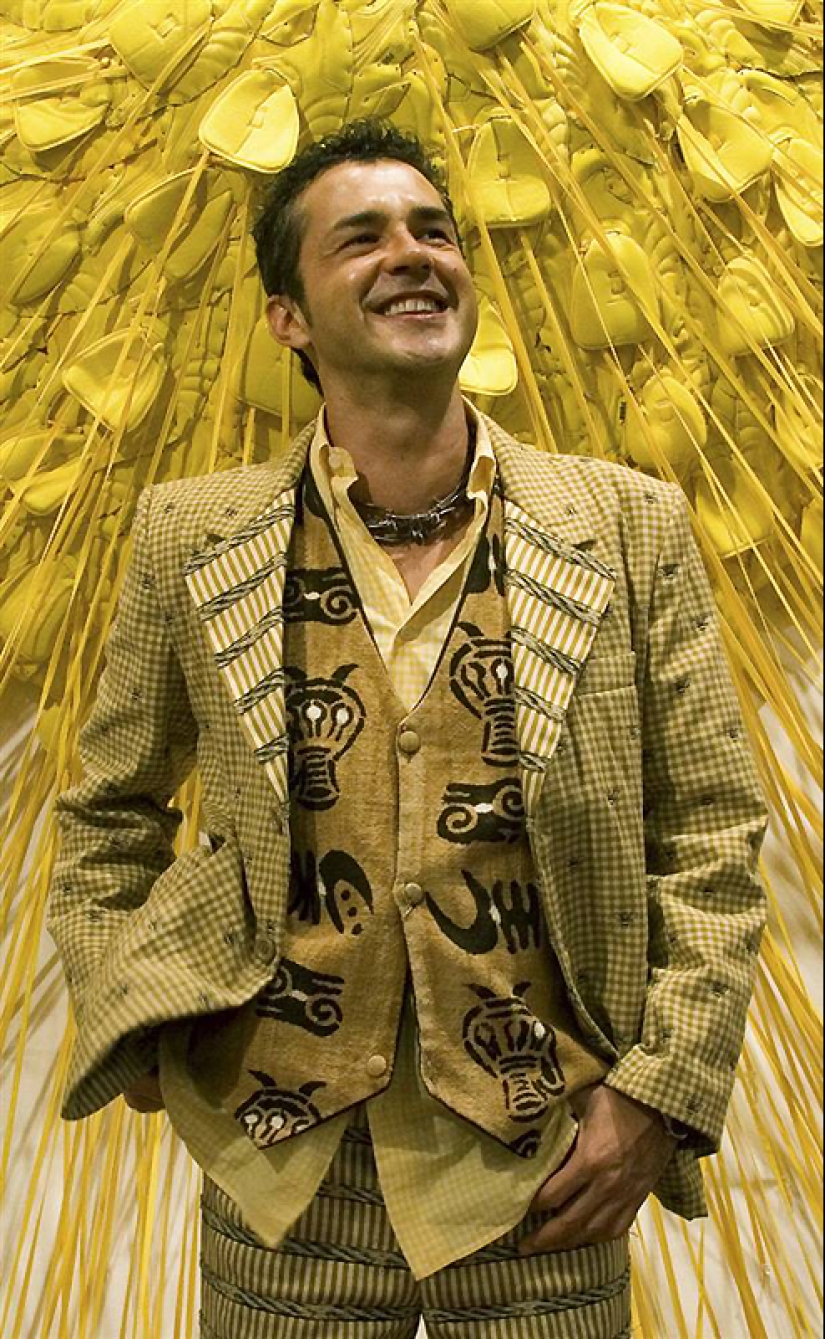 Federico Uribe y sus cuadros de cordones de zapatos