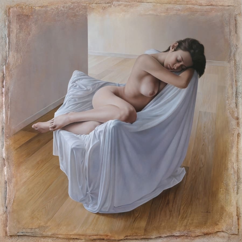 Female beauty in unusual paintings by Pascal Chauvet