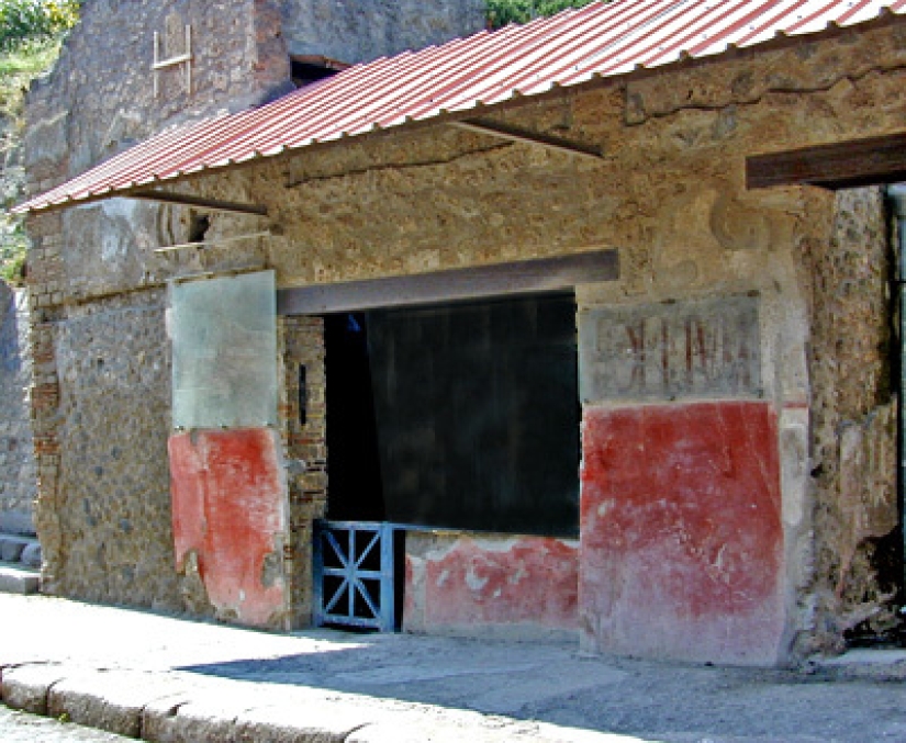 "Fence art" of the ancients: archaeologists regularly find offensive inscriptions