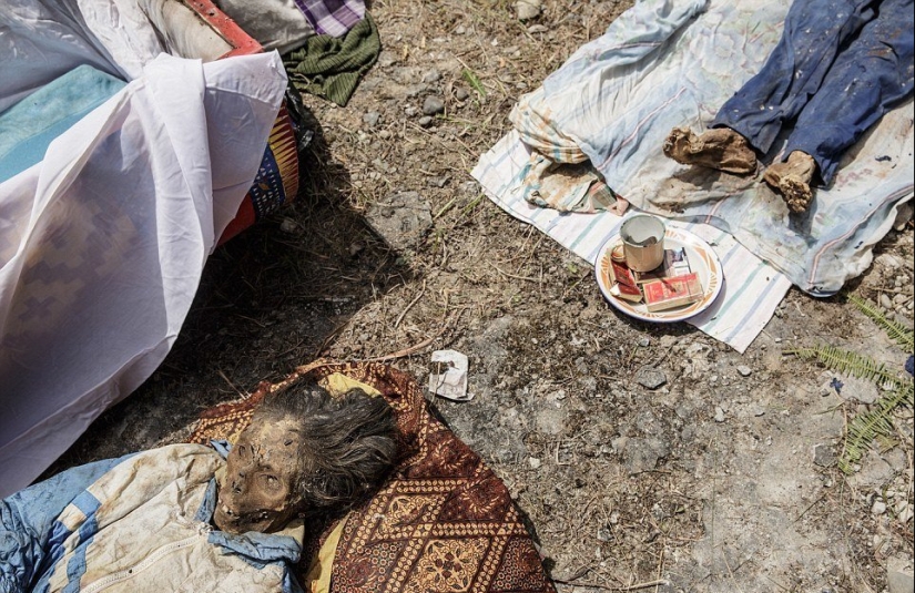 Festival de Manene, durante el cual el pueblo Toraja desentierra los cuerpos de sus familiares fallecidos