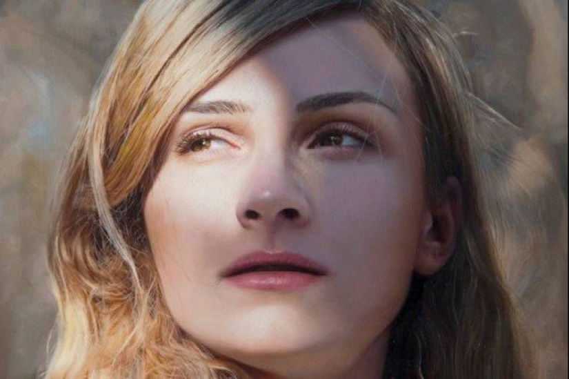 Few people can see what is wrong with these photos of women Few people can see what is wrong with these photos of women