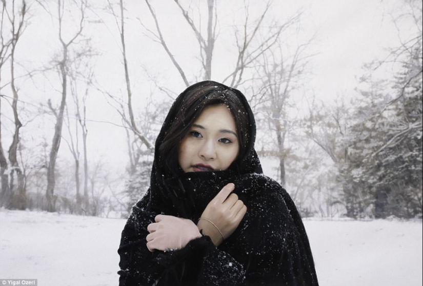 Few people can see what is wrong with these photos of women Few people can see what is wrong with these photos of women