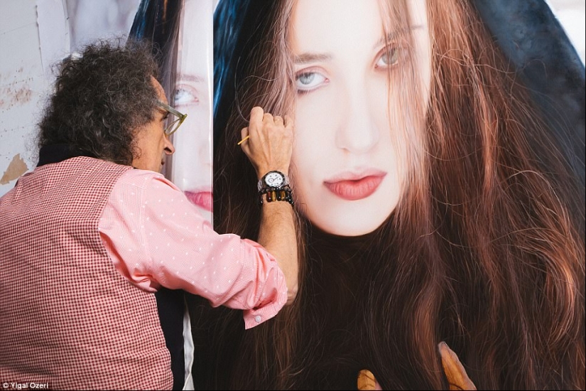 Few people can see what is wrong with these photos of women Few people can see what is wrong with these photos of women