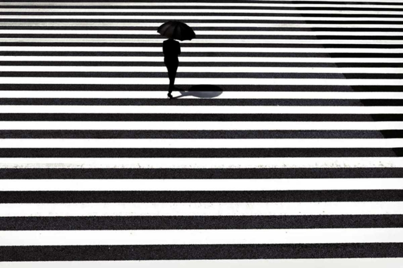 Figuras solitarias en un mundo en blanco y negro: imágenes fascinantes de un fotógrafo japonés Figuras solitarias en un mundo en blanco y negro: imágenes fascinantes de un fotógrafo japonés