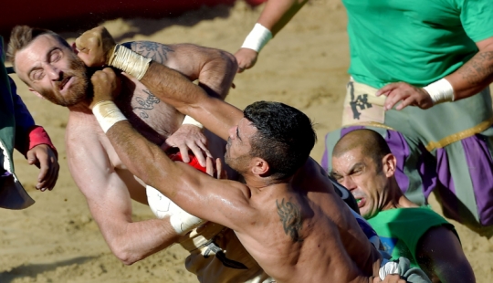 Florentine football: little for the war, but cruel for the game