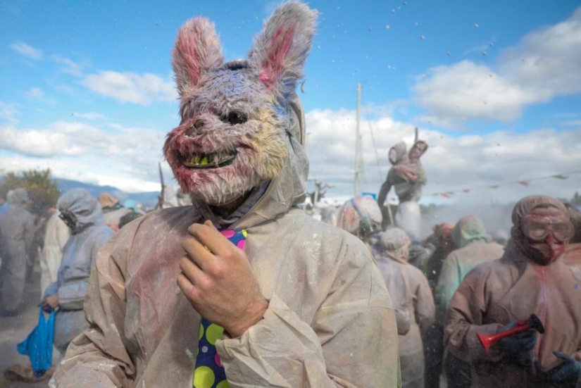 Flour Instead of Weapons: How the Greek Town of Galaxidi Celebrates the End of Winter