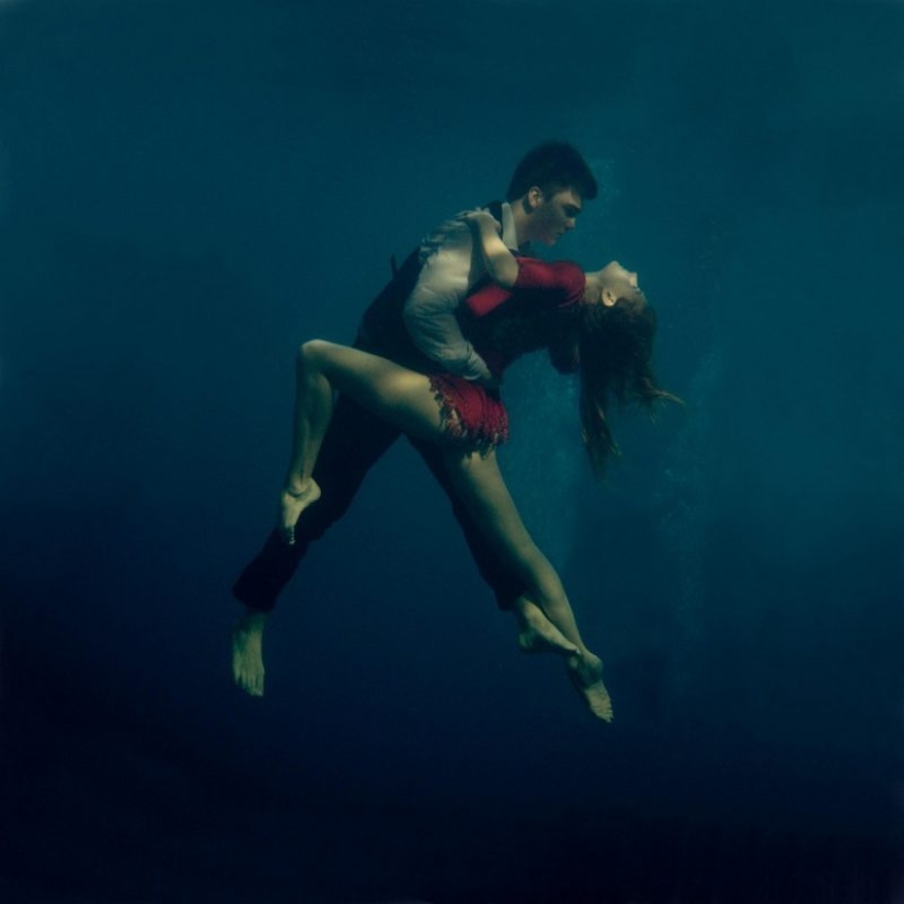 Flying under water in the wonderful photo works of Katerina Bodrunova