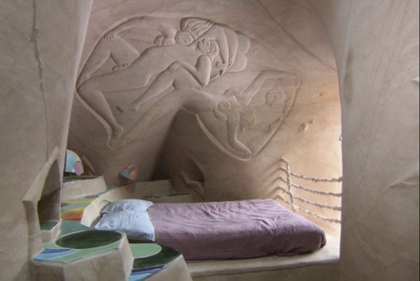 For 25 years, all alone, he created an underground fairy-tale world