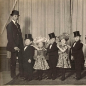 Foto retro: De la vida de los liliputienses.