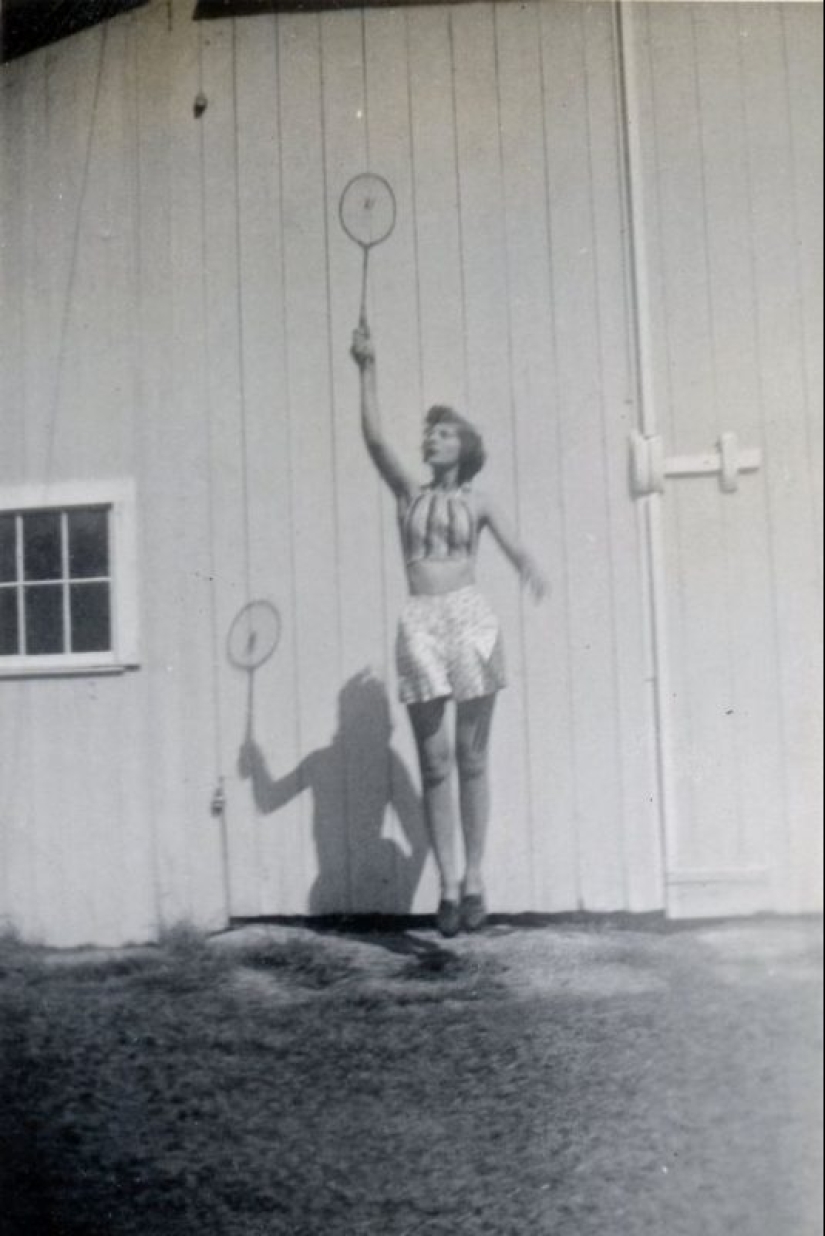 Fotos de chicas de los años 40 en tops cortos y pantalones cortos Fotos de chicas de los años 40 en tops cortos y pantalones cortos