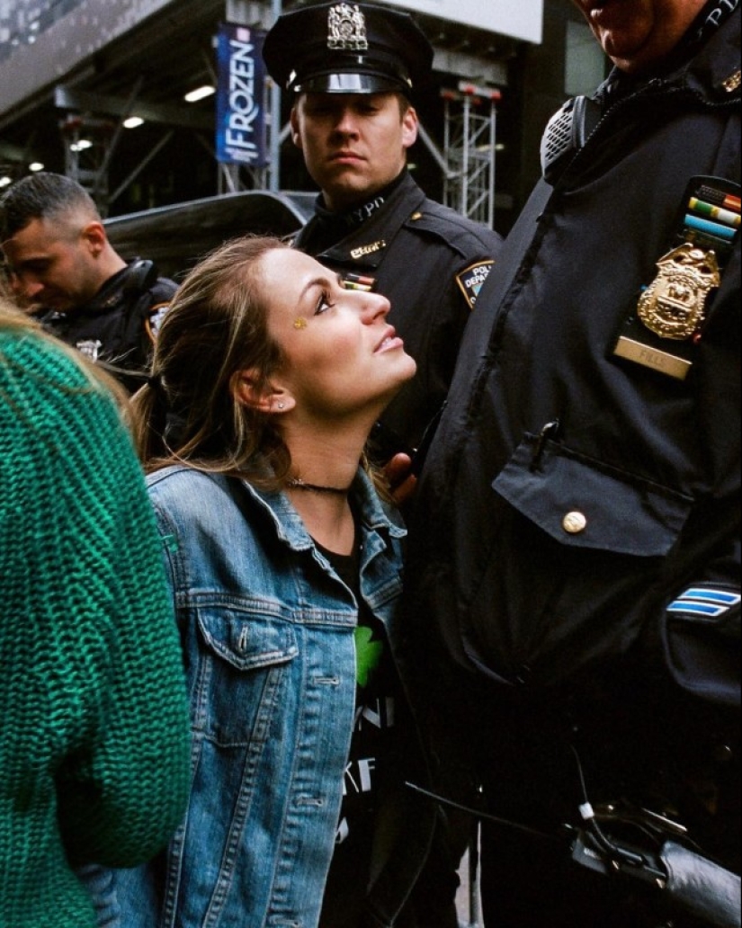 Fotos inusuales de neoyorquinos de "paparazzi para extraños" Daniel Arnold Fotos inusuales de neoyorquinos de "paparazzi para extraños" Daniel Arnold