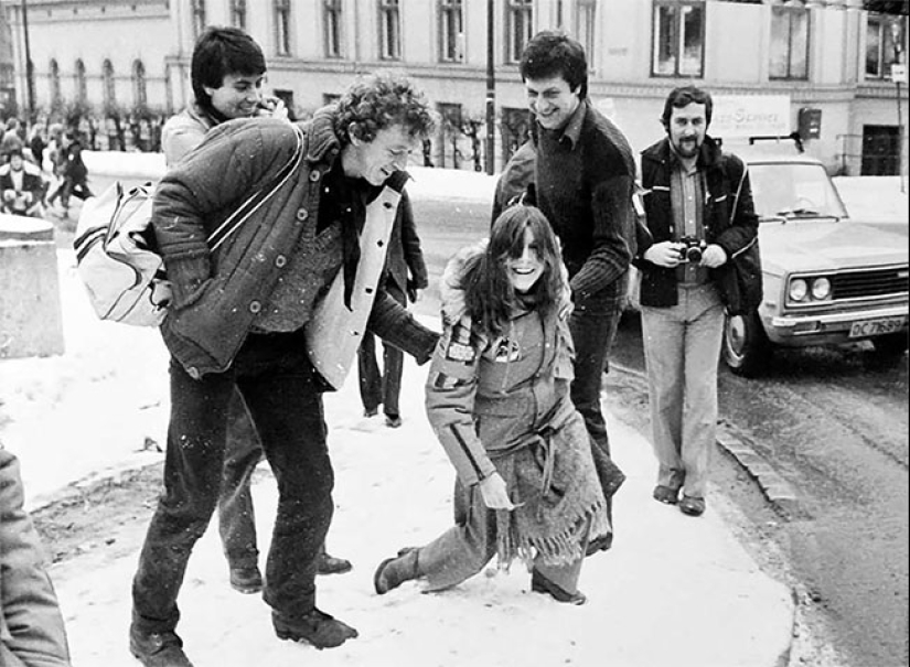 Fotos raras de celebridades demostrando que son personas comunes y corrientes Fotos raras de celebridades demostrando que son personas comunes y corrientes