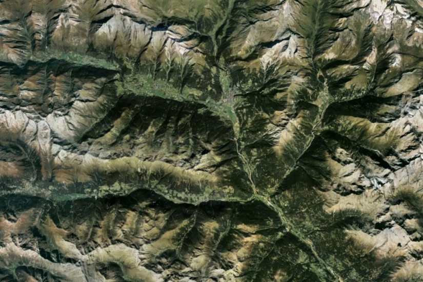 Fractal patterns on the surface of the Earth Fractal patterns on the surface of the Earth