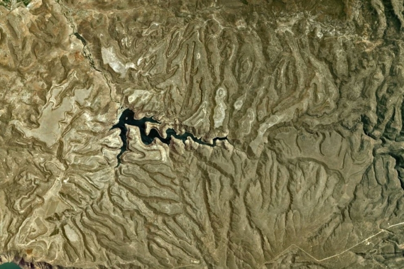 Fractal patterns on the surface of the Earth Fractal patterns on the surface of the Earth