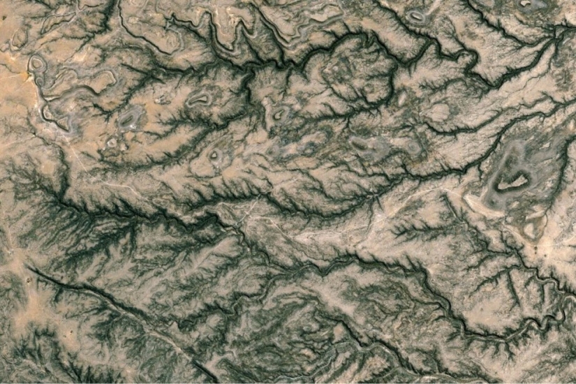 Fractal patterns on the surface of the Earth Fractal patterns on the surface of the Earth