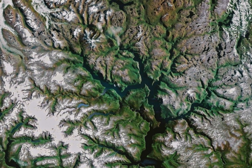 Fractal patterns on the surface of the Earth Fractal patterns on the surface of the Earth