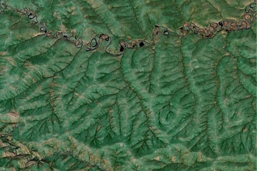 Fractal patterns on the surface of the Earth Fractal patterns on the surface of the Earth