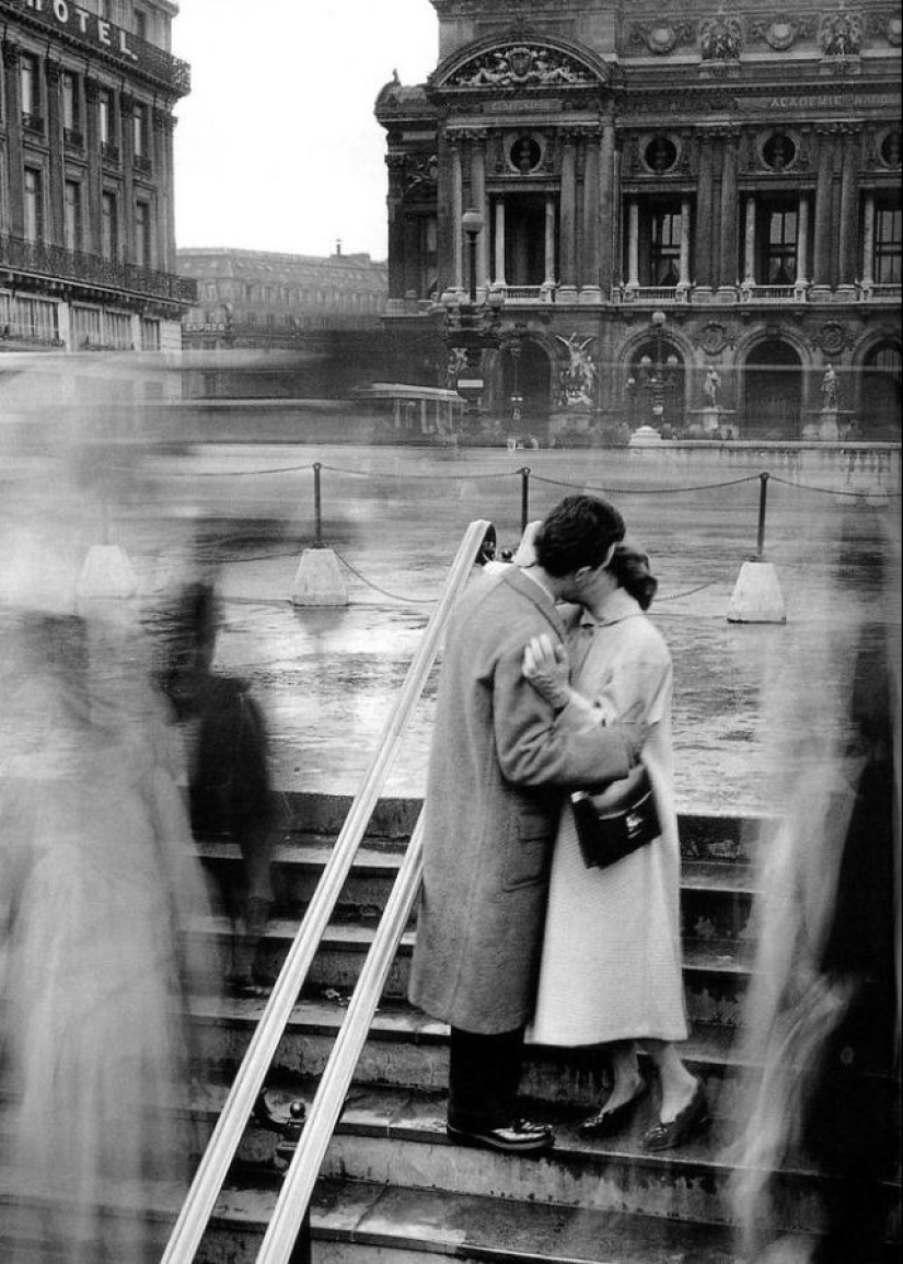 French kiss: how the photographer took pictures of couples in love on the streets of Paris