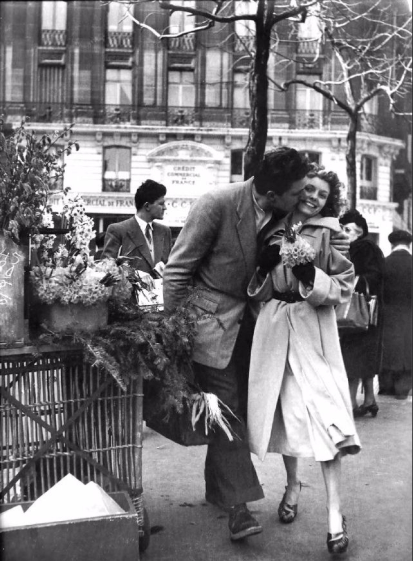 French kiss: how the photographer took pictures of couples in love on the streets of Paris