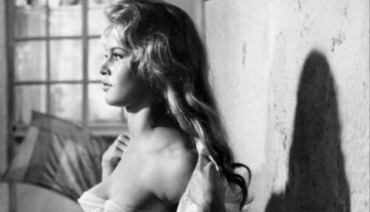 From corsets to thin stripes — how underwear has changed in 100 years From corsets to thin stripes — how underwear has changed in 100 years