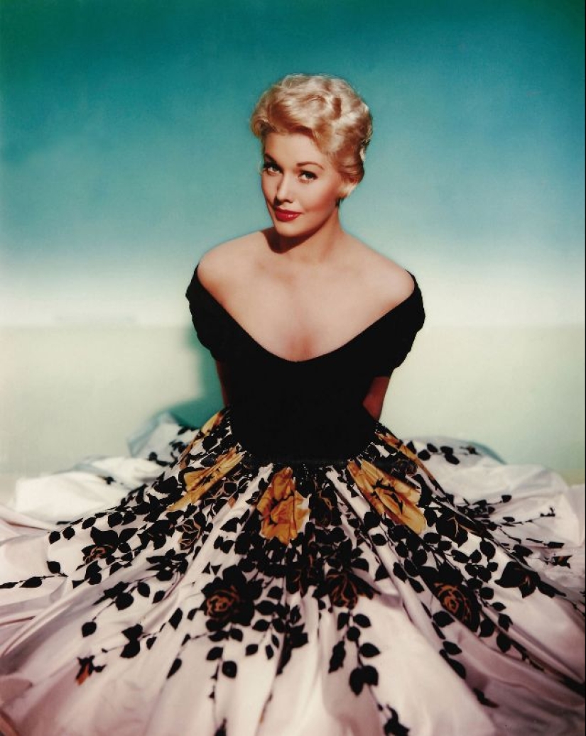 Gentlemen prefer blondes: 17 star beauties from the 50s, for whom our grandfathers could pine