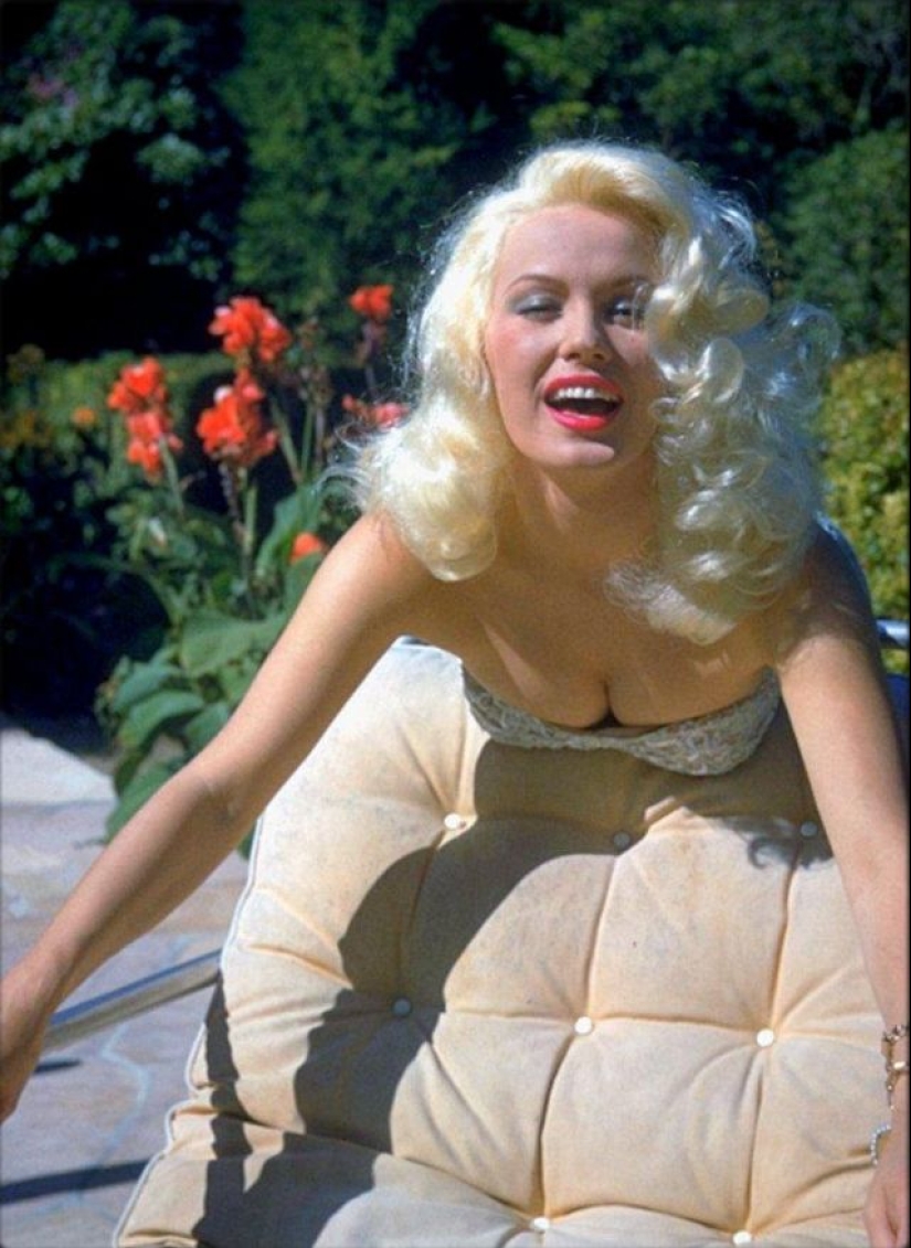 Gentlemen prefer blondes: 17 star beauties from the 50s, for whom our grandfathers could pine