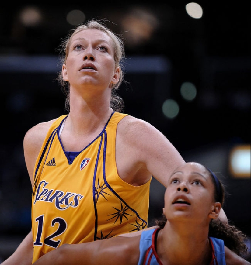 "Giants in skirts": 20 tallest women on the planet