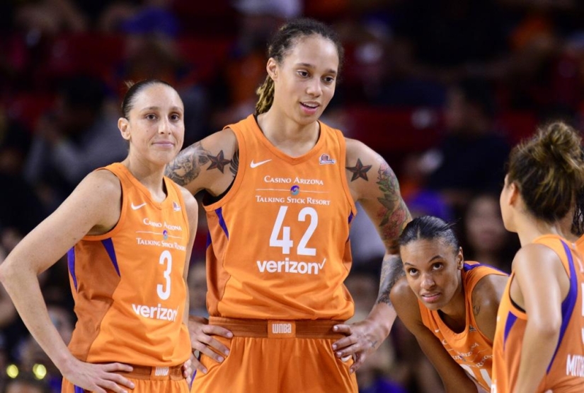 "Giants in skirts": 20 tallest women on the planet