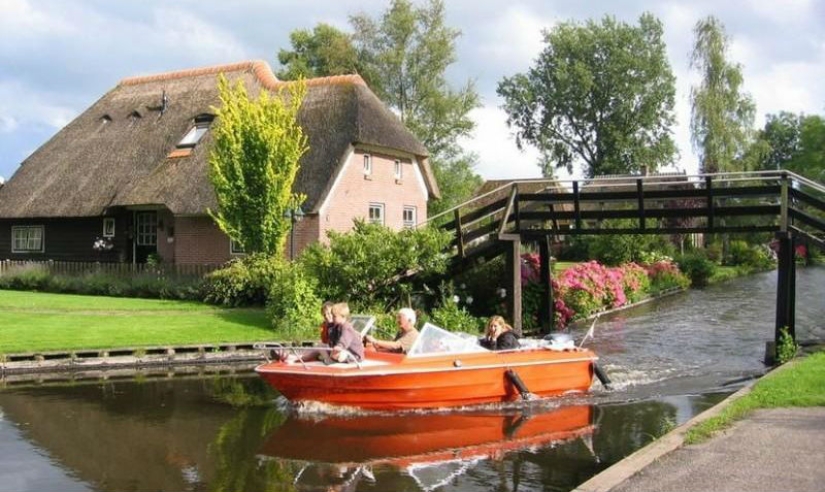 Giethoorn: el increíble pueblo holandés, donde no hay carreteras