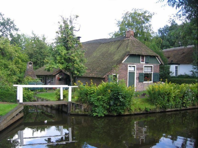 Giethoorn: el increíble pueblo holandés, donde no hay carreteras