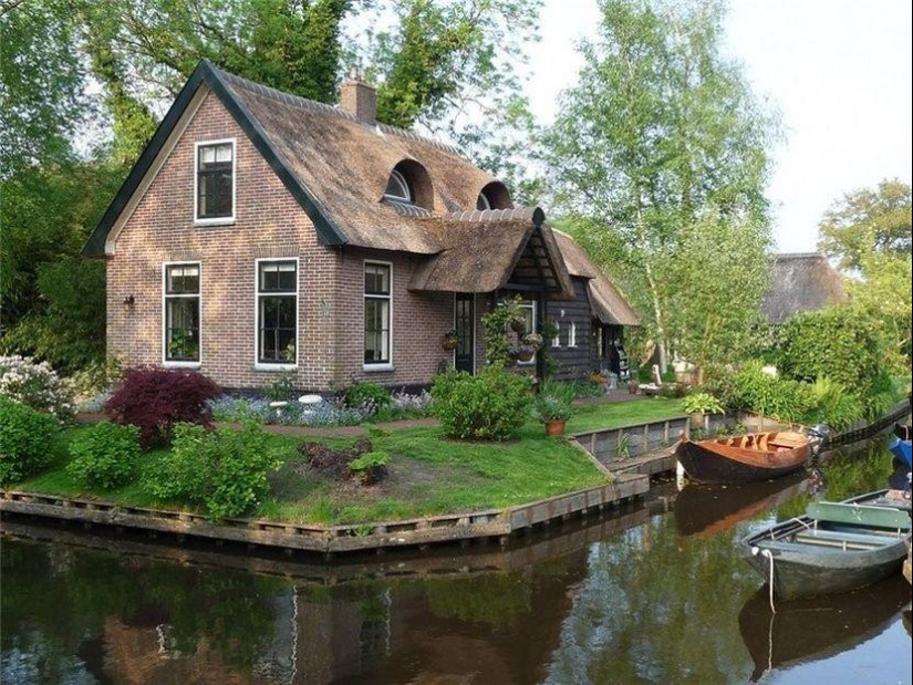 Giethoorn: el increíble pueblo holandés, donde no hay carreteras