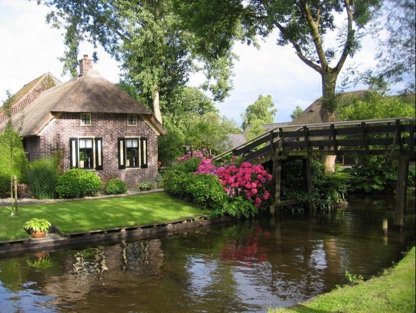 Giethoorn: el increíble pueblo holandés, donde no hay carreteras