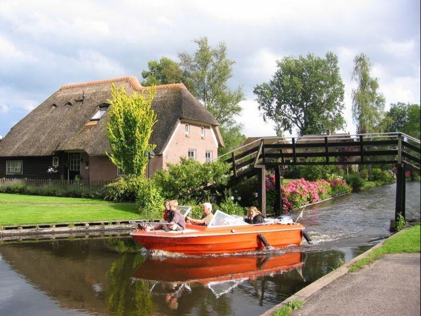 Giethoorn: el increíble pueblo holandés, donde no hay carreteras