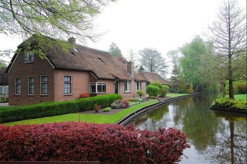 Giethoorn: el increíble pueblo holandés, donde no hay carreteras