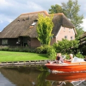 Giethoorn: the amazing Dutch village where there are no roads