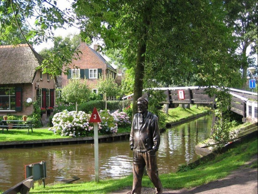 Giethoorn: the amazing Dutch village where there are no roads Giethoorn: the amazing Dutch village where there are no roads