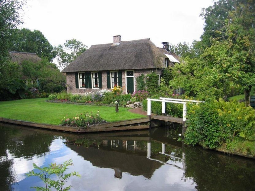 Giethoorn: the amazing Dutch village where there are no roads Giethoorn: the amazing Dutch village where there are no roads
