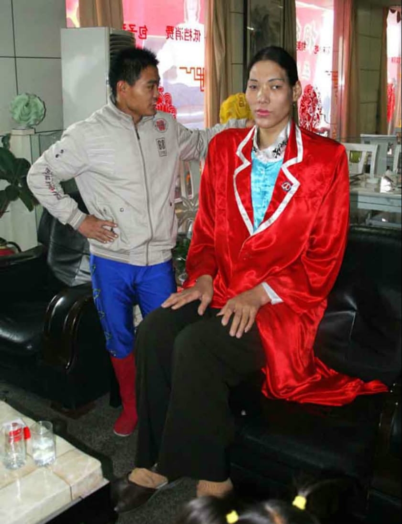 "Gigantes en faldas" : 20 mujeres más altas del planeta "Gigantes en faldas" : 20 mujeres más altas del planeta