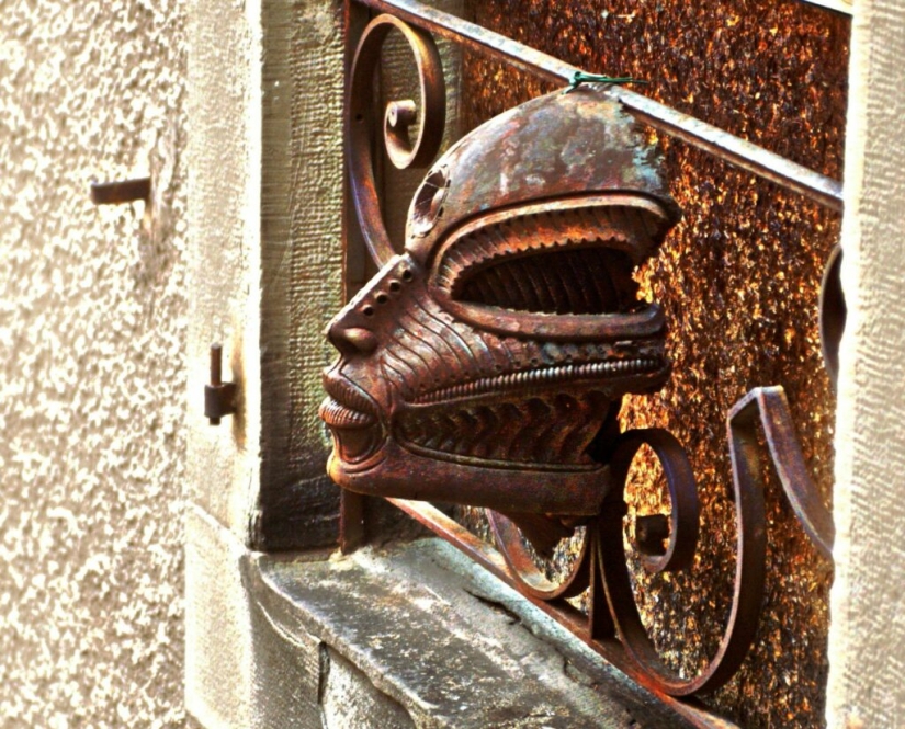 Giger Bar es el establecimiento de bebidas más espeluznante de Europa