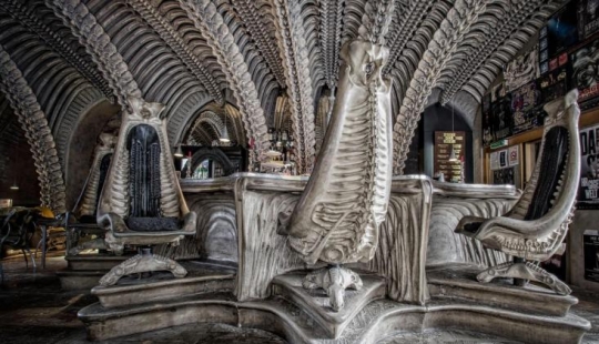 Giger Bar es el establecimiento de bebidas más espeluznante de Europa Giger Bar es el establecimiento de bebidas más espeluznante de Europa