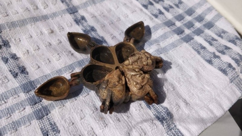 Gingham napkin and 22 more things whose meaning explained the collective mind