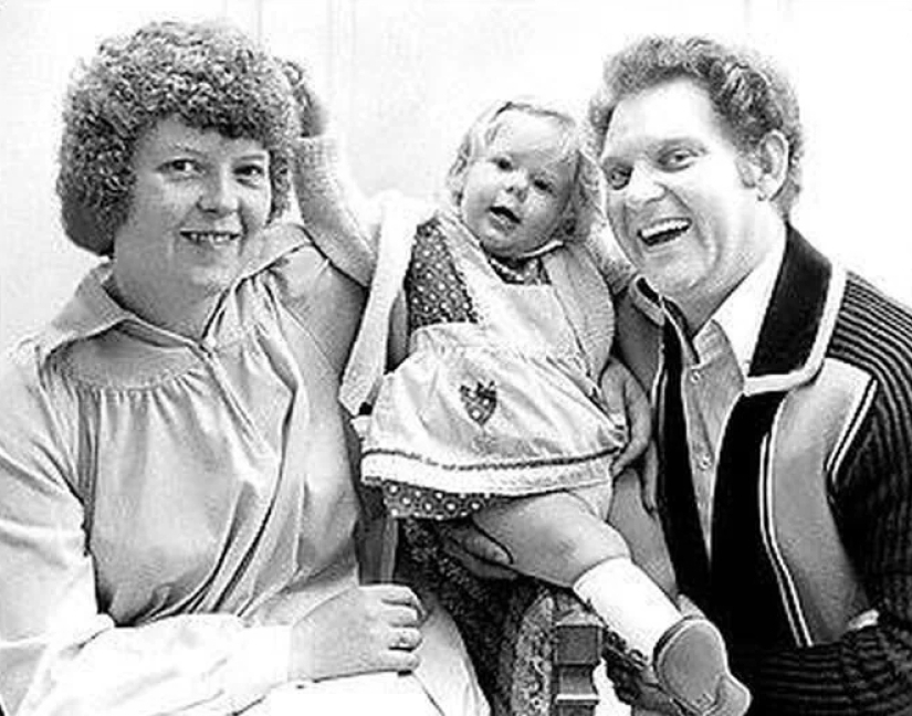 "Girl Without a Soul": the story of Louise Joy Brown, whose birth was a challenge to society