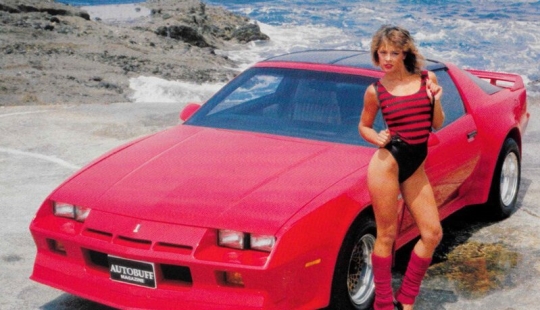 Girls and cars 80s: a collection of iconic magazine photos Autobuff