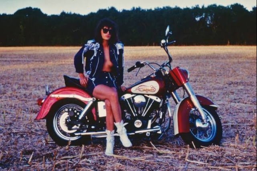 Girls and motorcycles — 20 wonderful retro pictures
