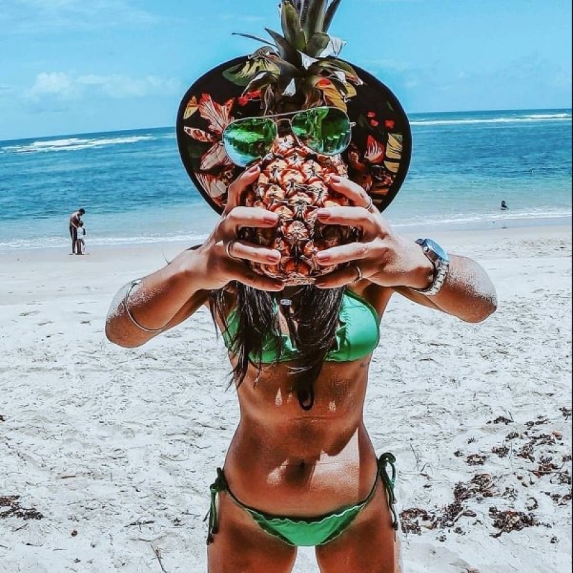 Girls and pineapples: 20+ hot pictures, from which will flow salivating