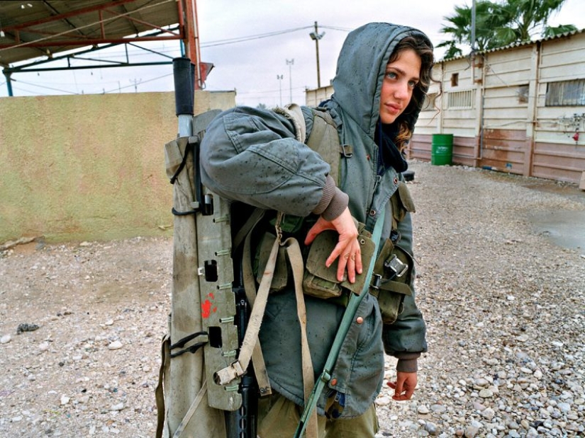 Girls of the Israeli army: a special look at women soldiers in the photos by Rachel Papo